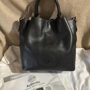 EUC Dooney & Bourke Florentine Leather Small Barlow, Color Black on Black